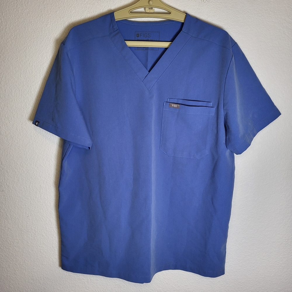 Figs Leon Three Pocket Scrub Top in Cecil Blue size Large